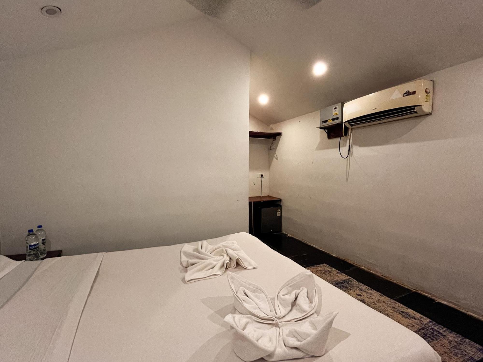 12 Monks - Beachside Hostel Arambol Exterior photo