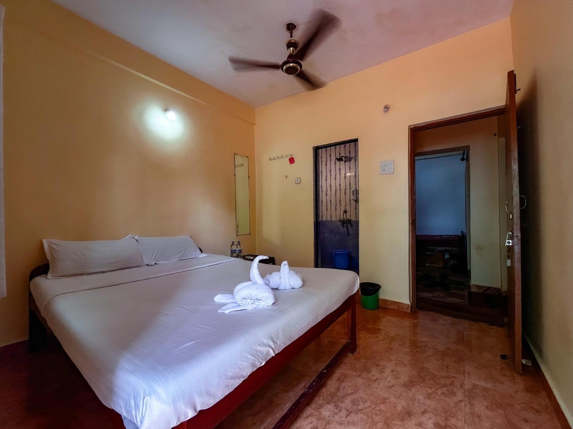 12 Monks - Beachside Hostel Arambol Exterior photo