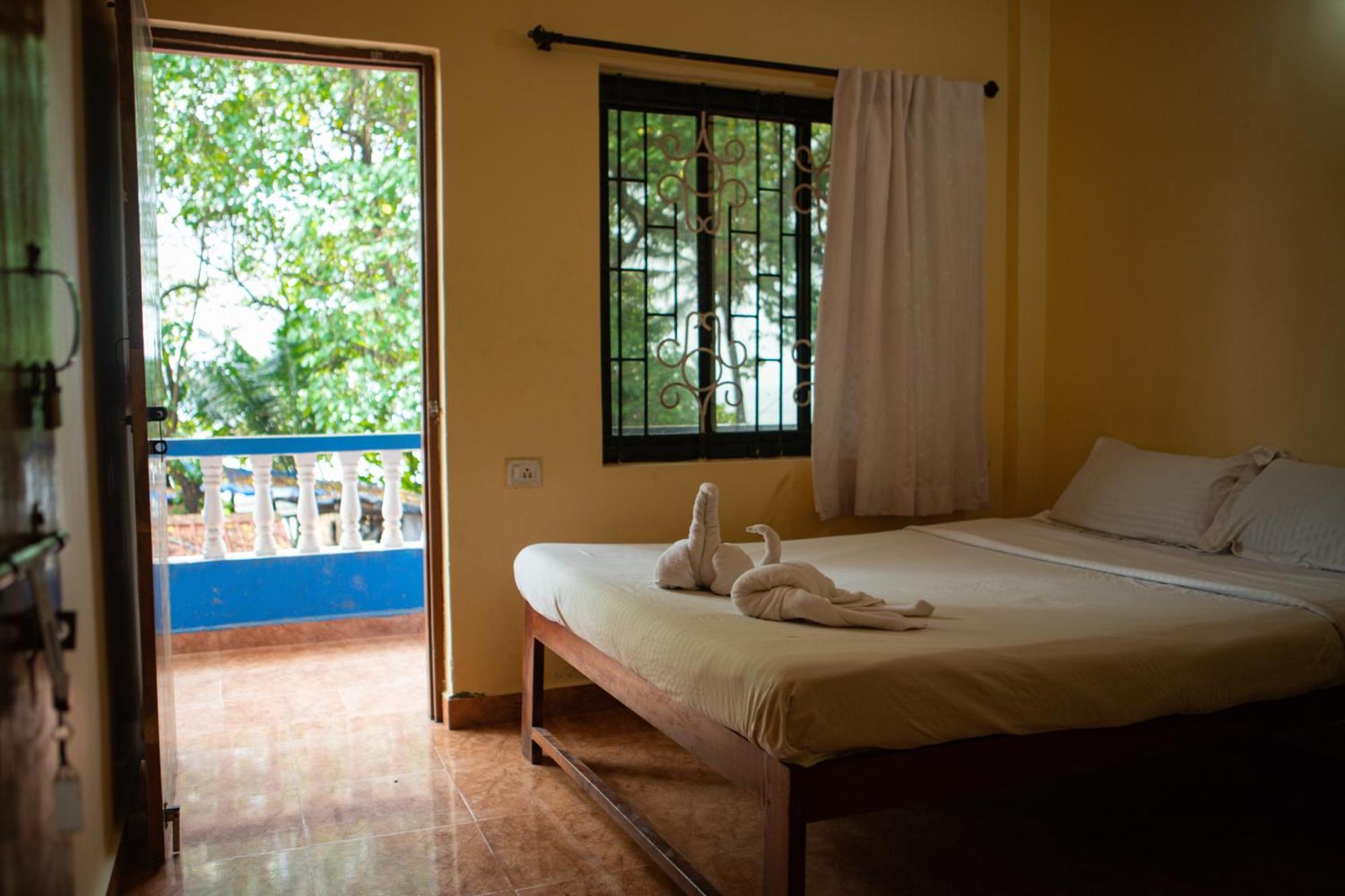 12 Monks - Beachside Hostel Arambol Exterior photo